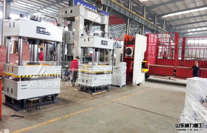 315噸液壓機車間