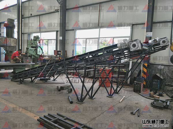 630噸四柱鐵屑?jí)簤K機(jī)細(xì)節(jié)展示