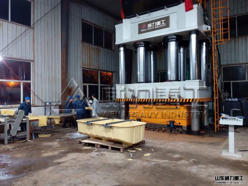 2500噸玻璃鋼化糞池液壓機