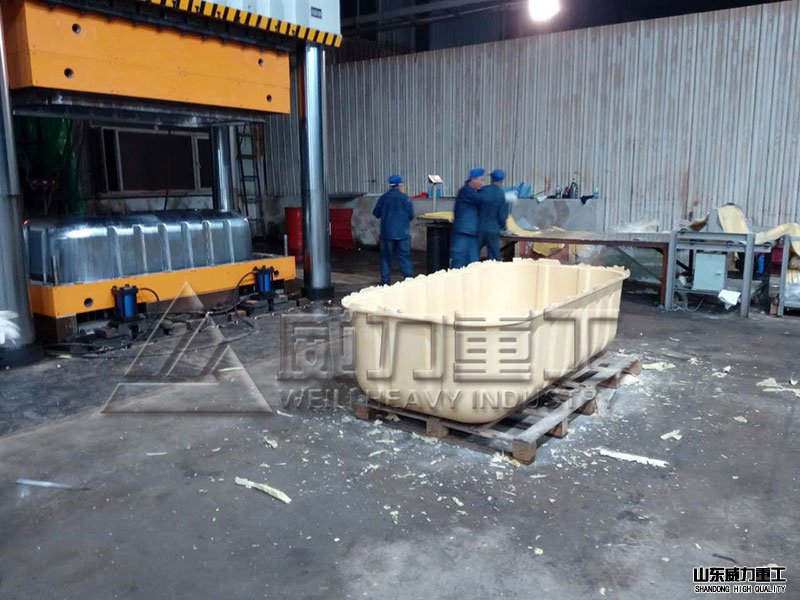 2500噸玻璃鋼化糞池液壓機