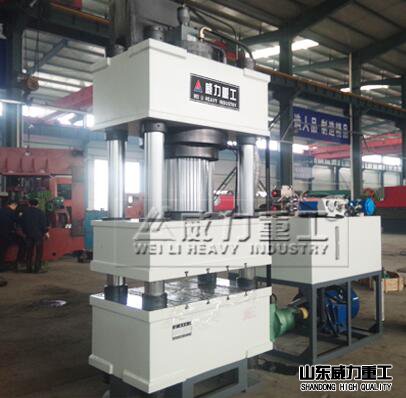 <b>圓形不銹鋼水箱液壓機</b>