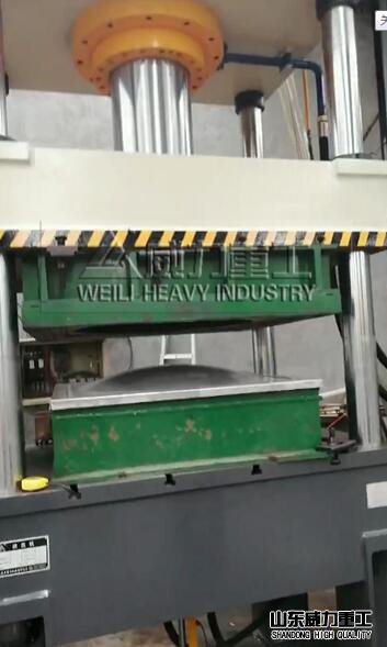 不銹鋼水箱成型機(jī)