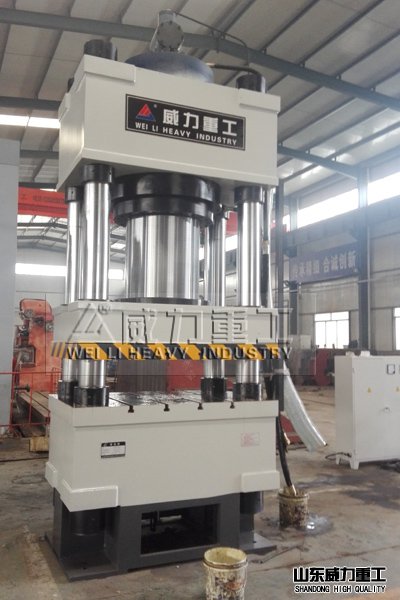 800噸液壓機車間