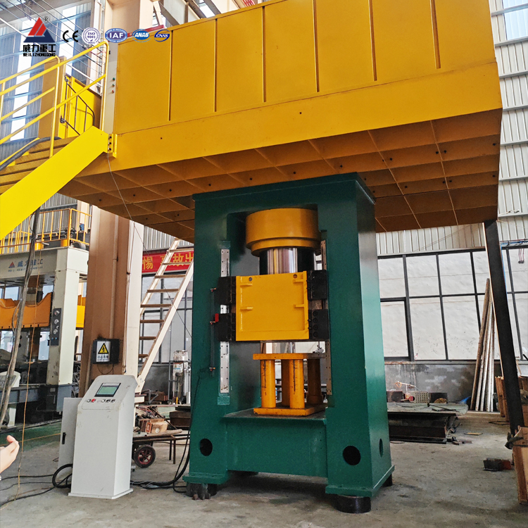 <b>1200噸框架式液壓機（熱模鍛壓力機）</b>