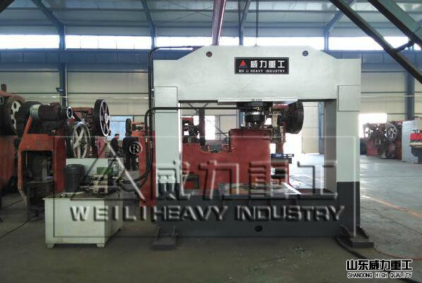 200噸龍門液壓機