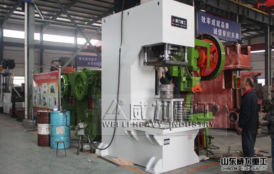 315噸單臂液壓機(jī)