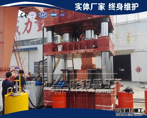 2000噸四柱液壓機一角