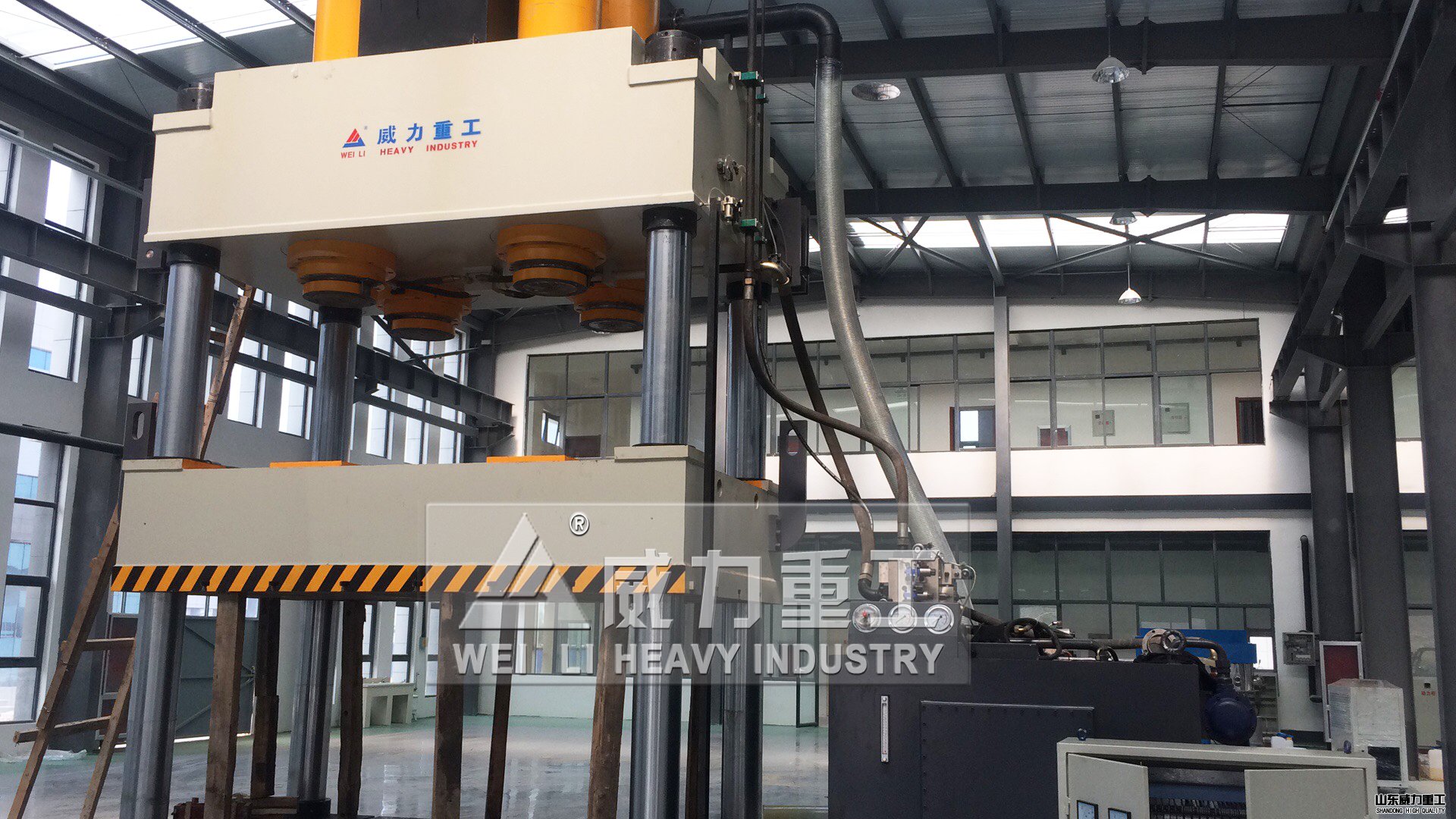 1000噸四缸液壓機客戶車間