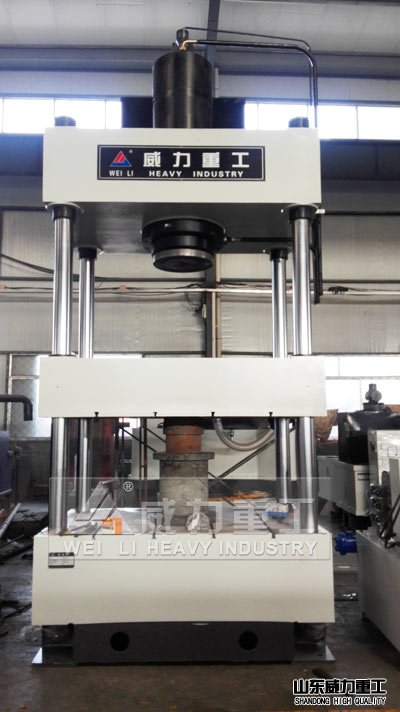 315噸四柱液壓機加工車間