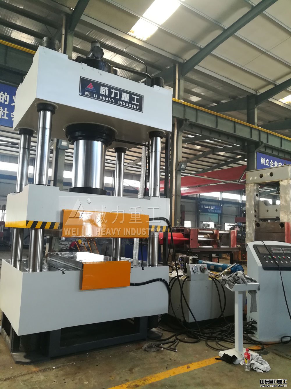 帶加熱板500噸液壓機結構展示