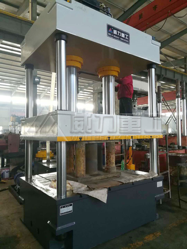 金屬彩石瓦專(zhuān)用四柱液壓機(jī)