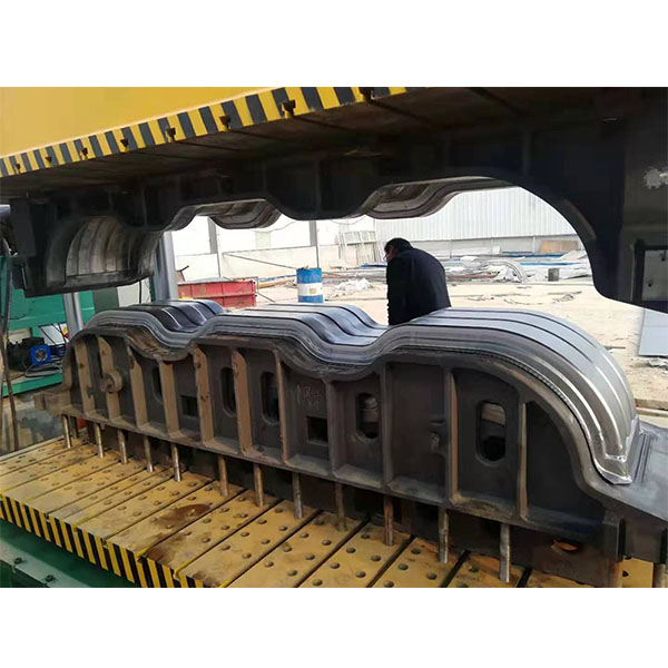 擋泥板壓制過程