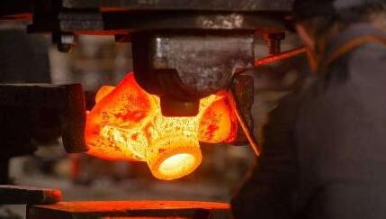 模鍛液壓機壓制工件過程