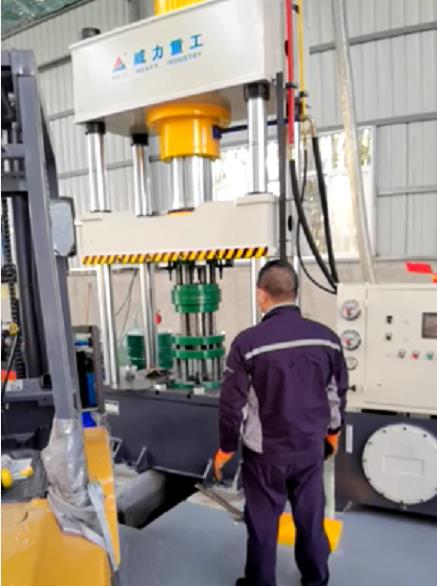 拉伸健身壺鈴成型液壓機