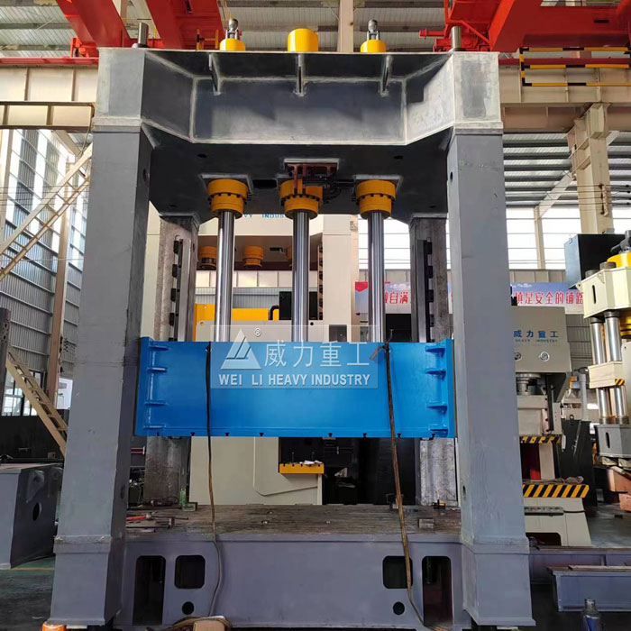 山東威力重工高精度框架式液壓機